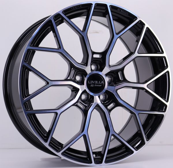 LEVELLA Wheels | RZ4 | 8,5x19 ET45 | 5x112 | Schwarz Hochglanz - Front gedreht*