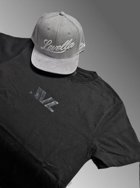 LEVELLA BLACK IN BLACK T-SHIRT & Snapback Grey Paket | Winterschlussverkauf